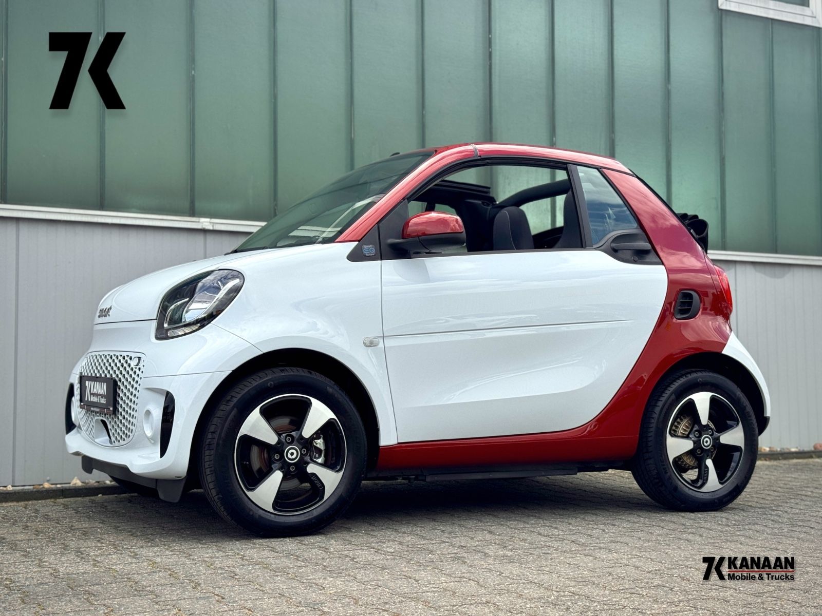 Fahrzeugabbildung Smart ForTwo Cabrio EQ Passion *TEL|LED|SHZ*