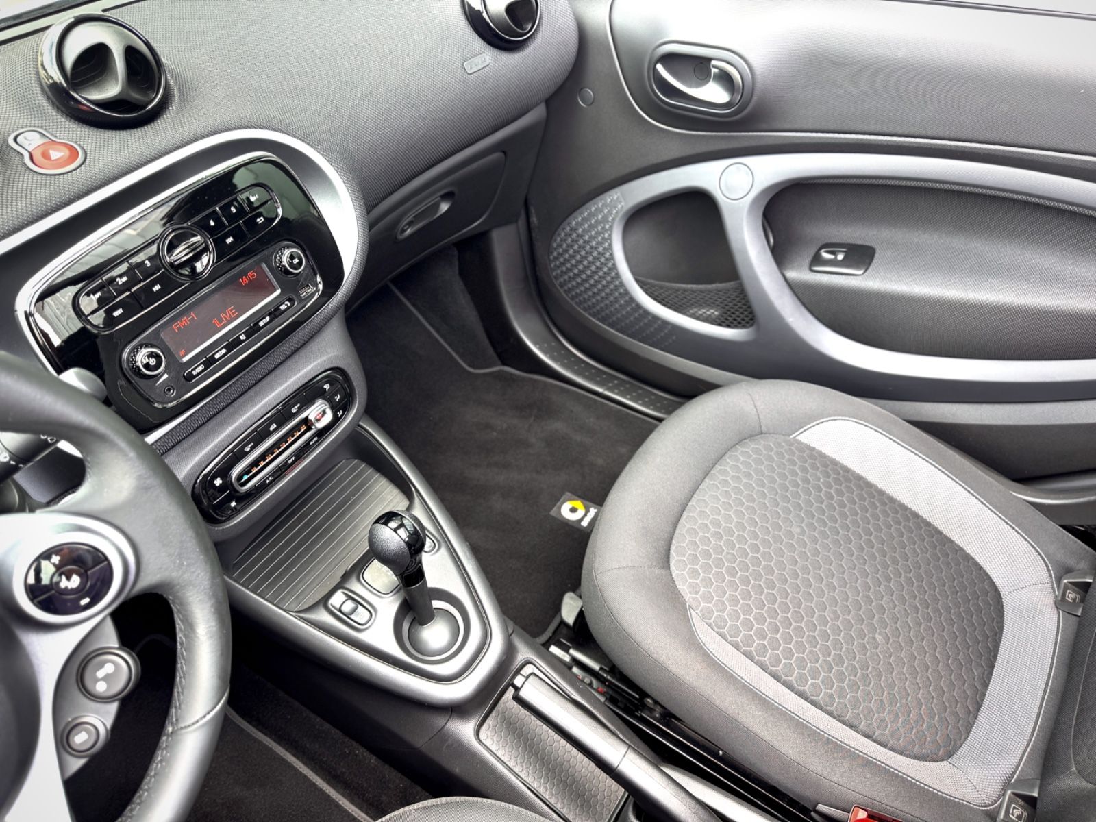 Fahrzeugabbildung Smart ForTwo Cabrio EQ Passion *TEL|LED|SHZ*