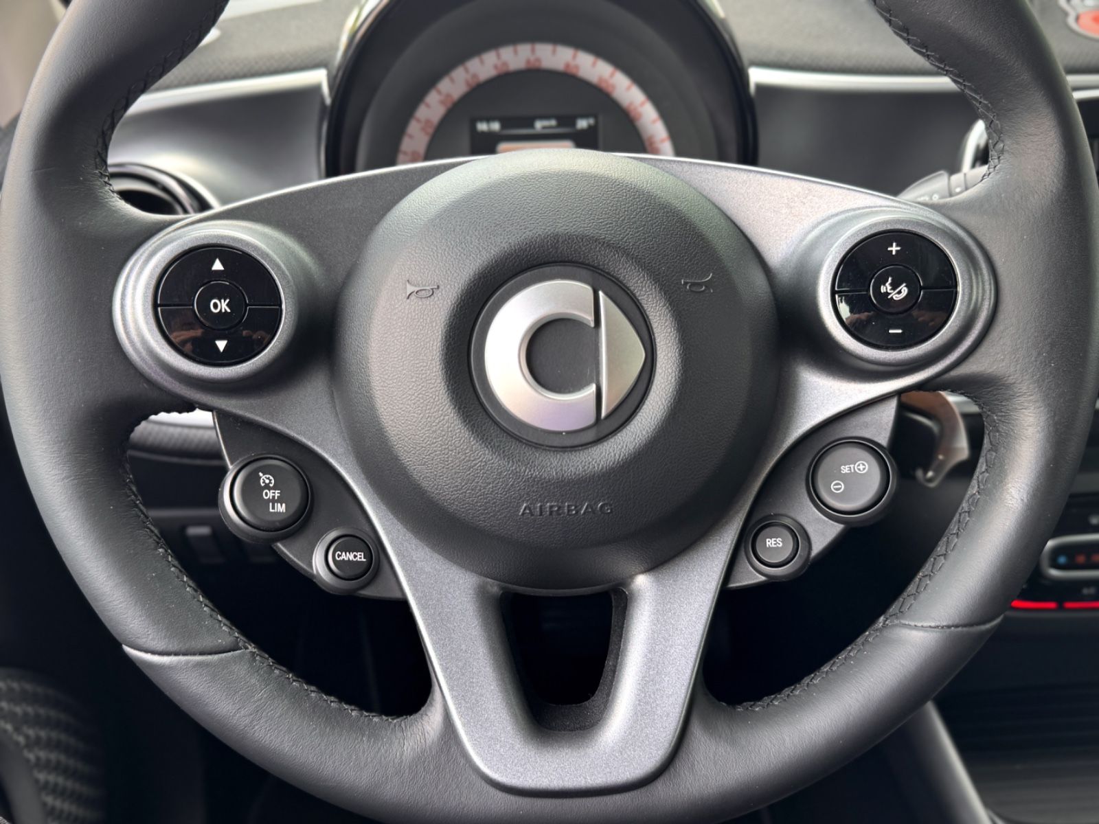 Fahrzeugabbildung Smart ForTwo Cabrio EQ Passion *TEL|LED|SHZ*