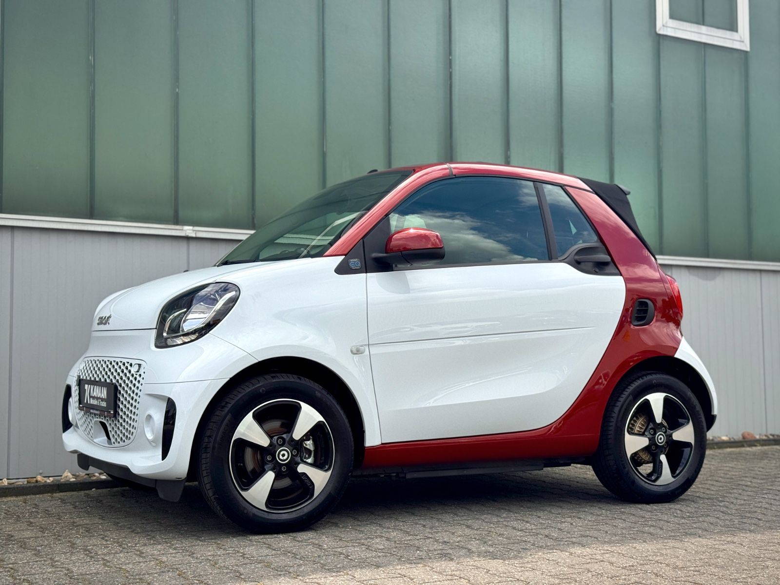 Fahrzeugabbildung Smart ForTwo Cabrio EQ Passion *TEL|LED|SHZ*