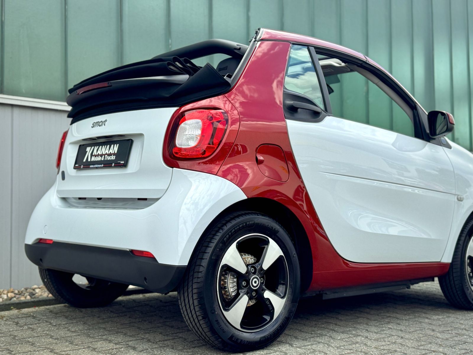 Fahrzeugabbildung Smart ForTwo Cabrio EQ Passion *TEL|LED|SHZ*