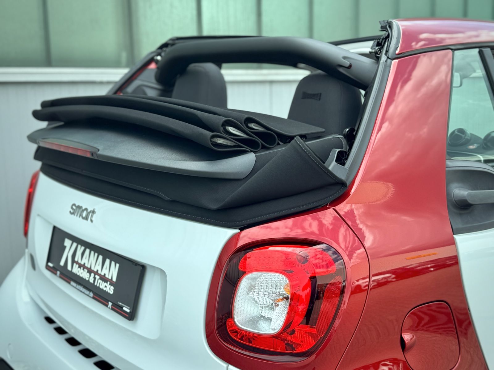 Fahrzeugabbildung Smart ForTwo Cabrio EQ Passion *TEL|LED|SHZ*