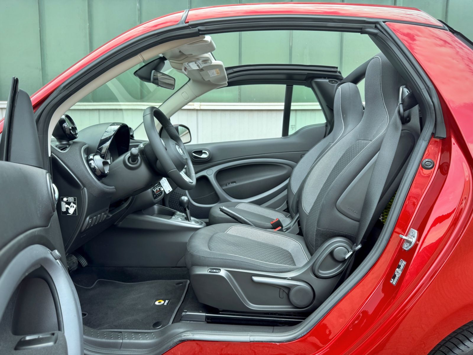 Fahrzeugabbildung Smart ForTwo Cabrio EQ Passion *TEL|LED|SHZ*