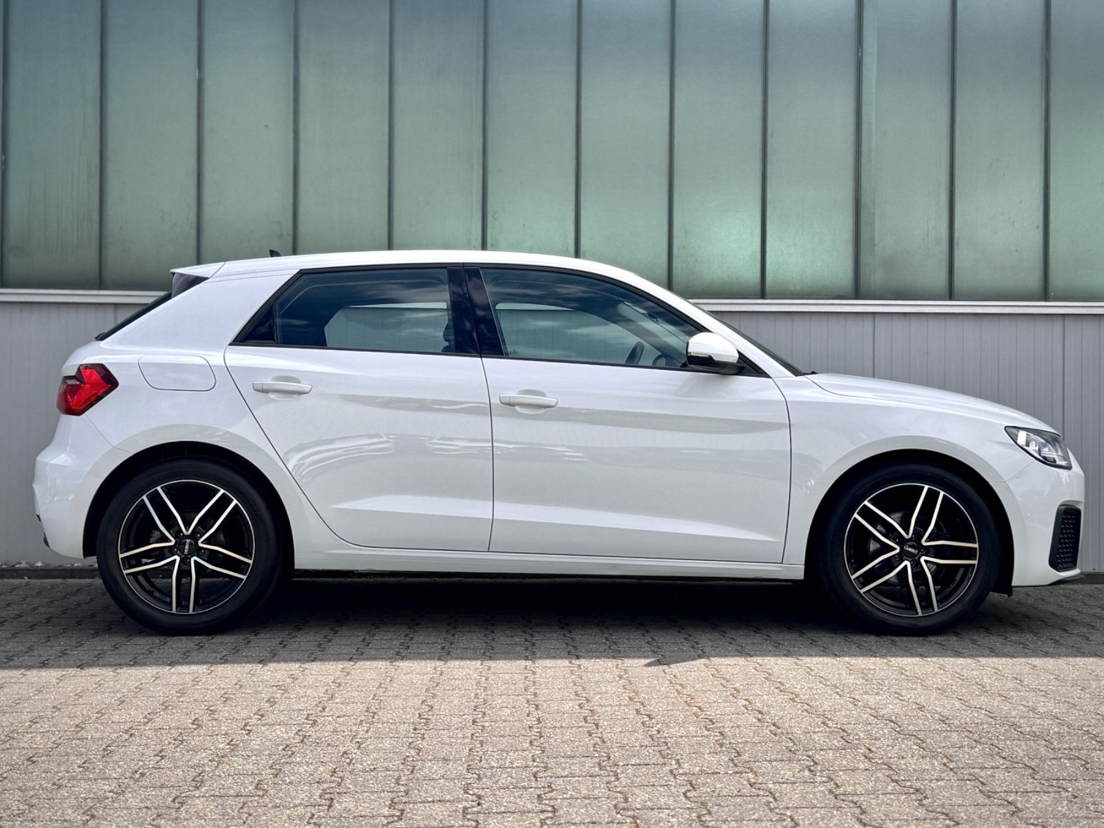 Fahrzeugabbildung Audi A1 Sportback 30 TFSI *PDC|SHZ|TEL*