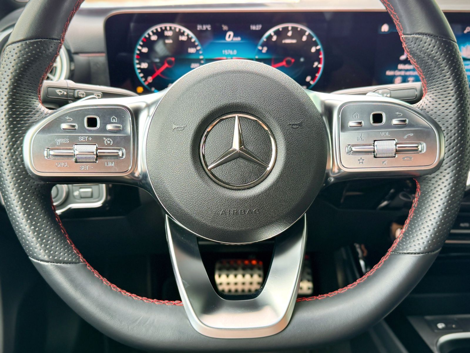 Fahrzeugabbildung Mercedes-Benz A 250 AMG-Line *LED|CAM|STANDHEIZUNG*