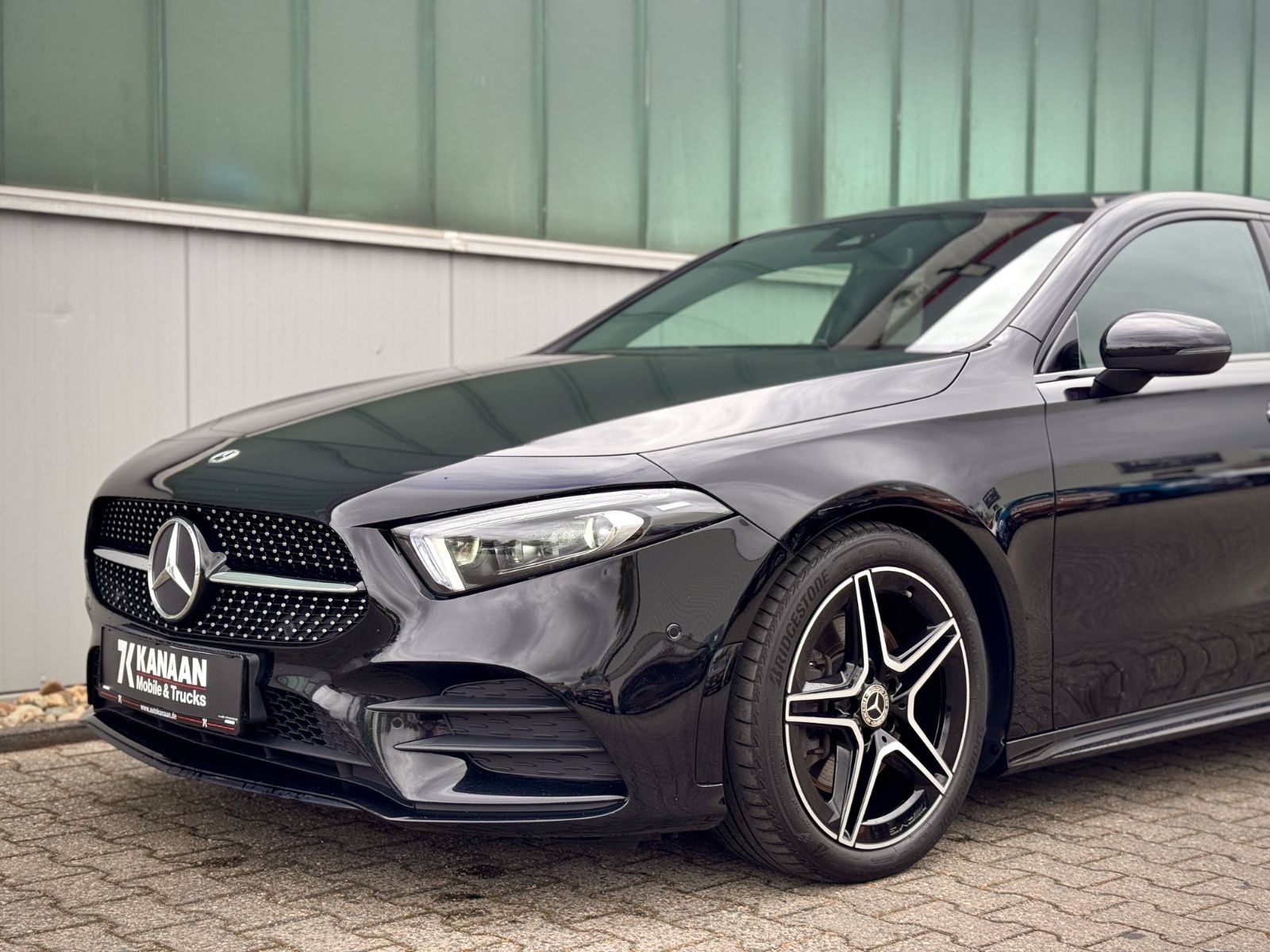 Fahrzeugabbildung Mercedes-Benz A 250 AMG-Line *LED|CAM|STANDHEIZUNG*