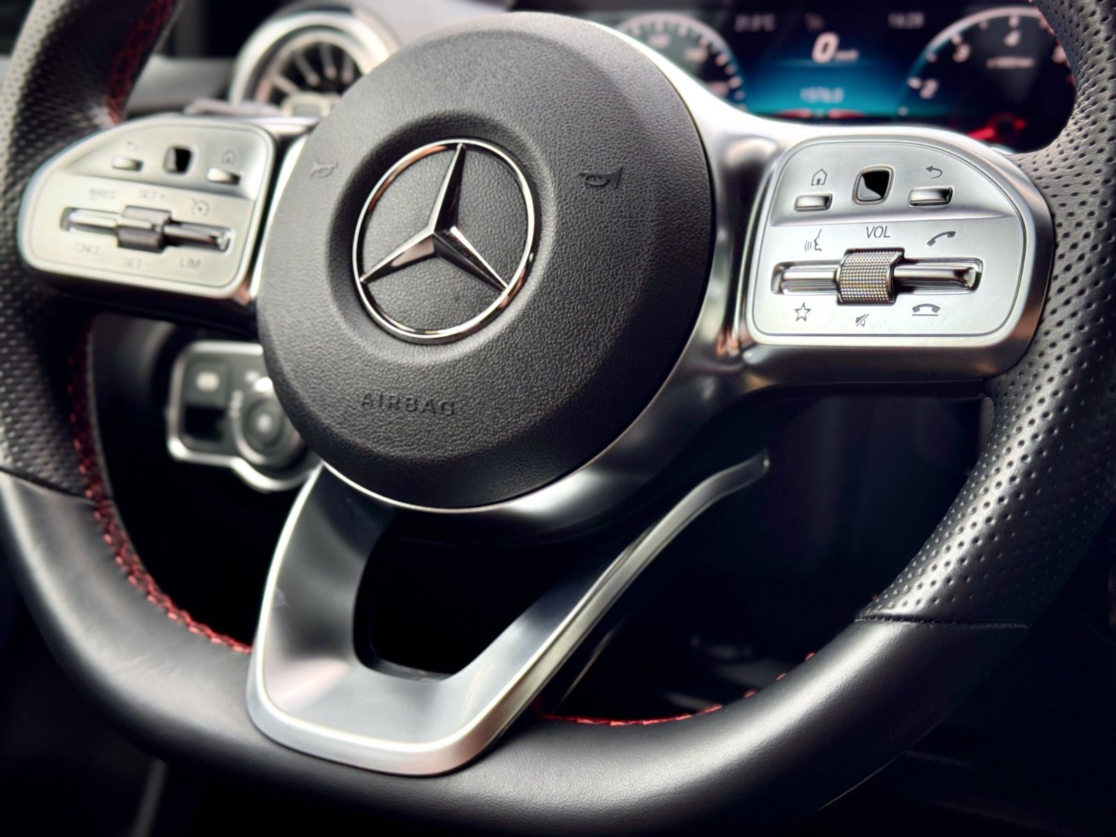 Fahrzeugabbildung Mercedes-Benz A 250 AMG-Line *LED|CAM|STANDHEIZUNG*