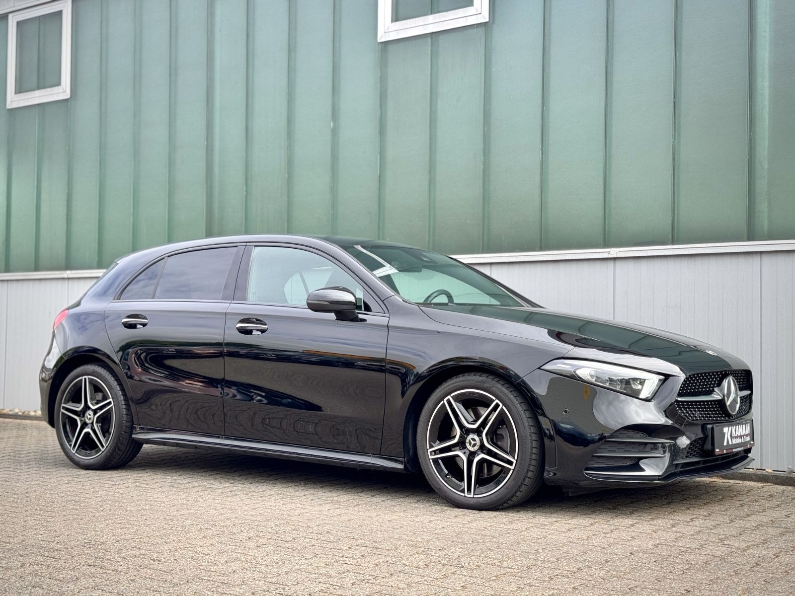 Fahrzeugabbildung Mercedes-Benz A 250 AMG-Line *LED|CAM|STANDHEIZUNG*