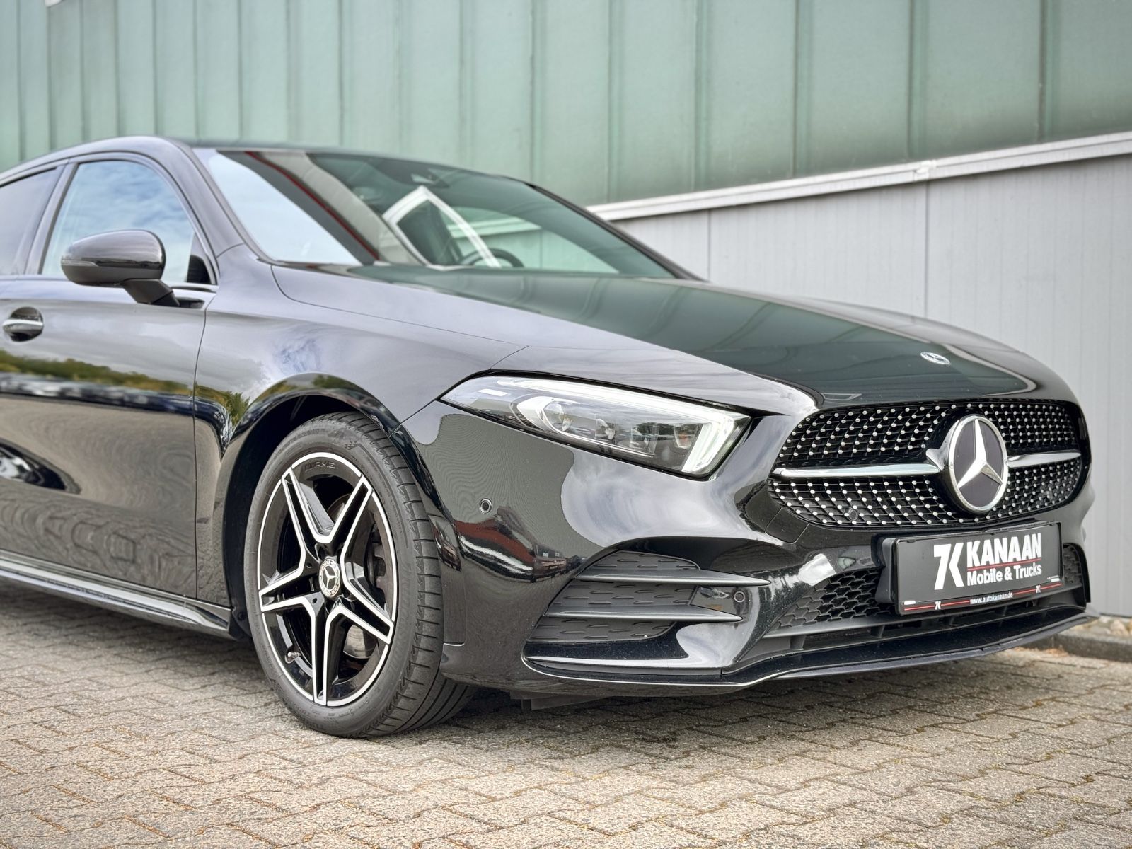 Fahrzeugabbildung Mercedes-Benz A 250 AMG-Line *LED|CAM|STANDHEIZUNG*