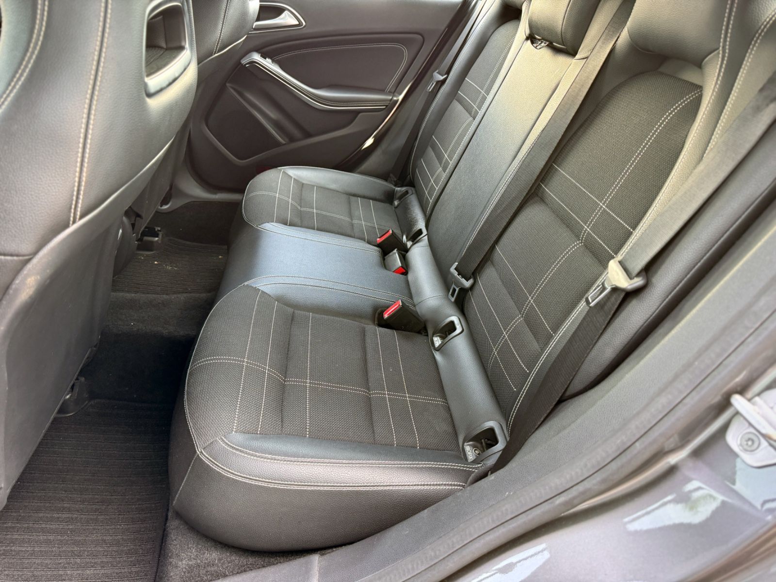 Fahrzeugabbildung Mercedes-Benz CLA 180 Coupe Urban *XENON|NAVI|PDC*