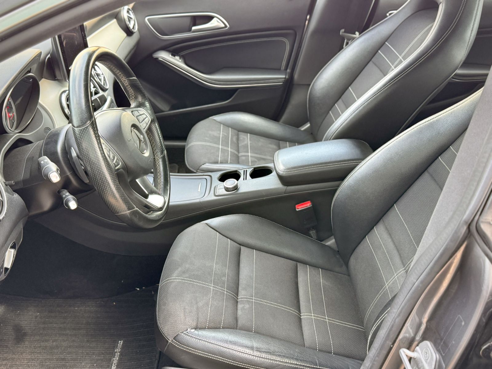 Fahrzeugabbildung Mercedes-Benz CLA 180 Coupe Urban *XENON|NAVI|PDC*