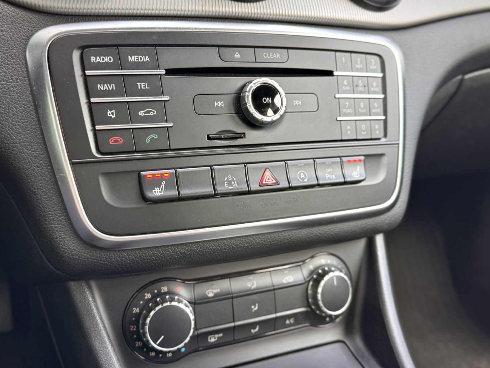 Fahrzeugabbildung Mercedes-Benz CLA 180 Coupe Urban *XENON|NAVI|PDC*
