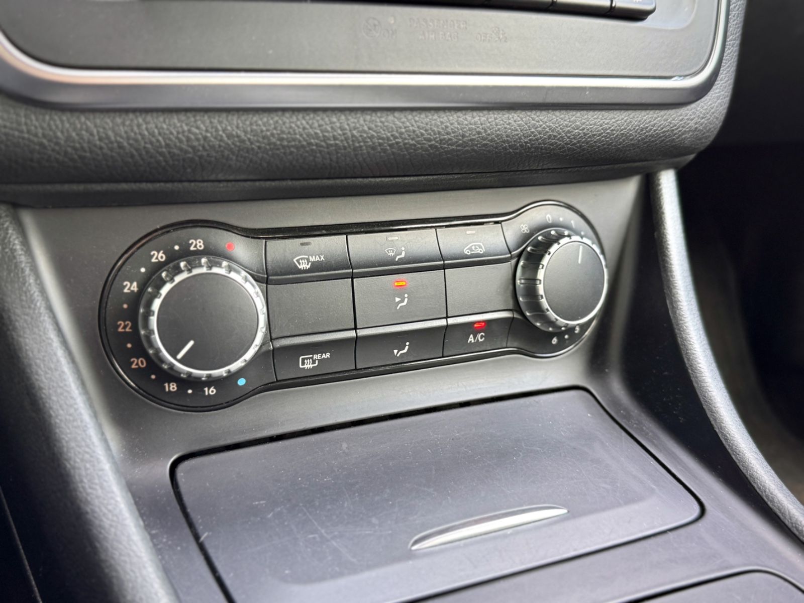 Fahrzeugabbildung Mercedes-Benz CLA 180 Coupe Urban *XENON|NAVI|PDC*