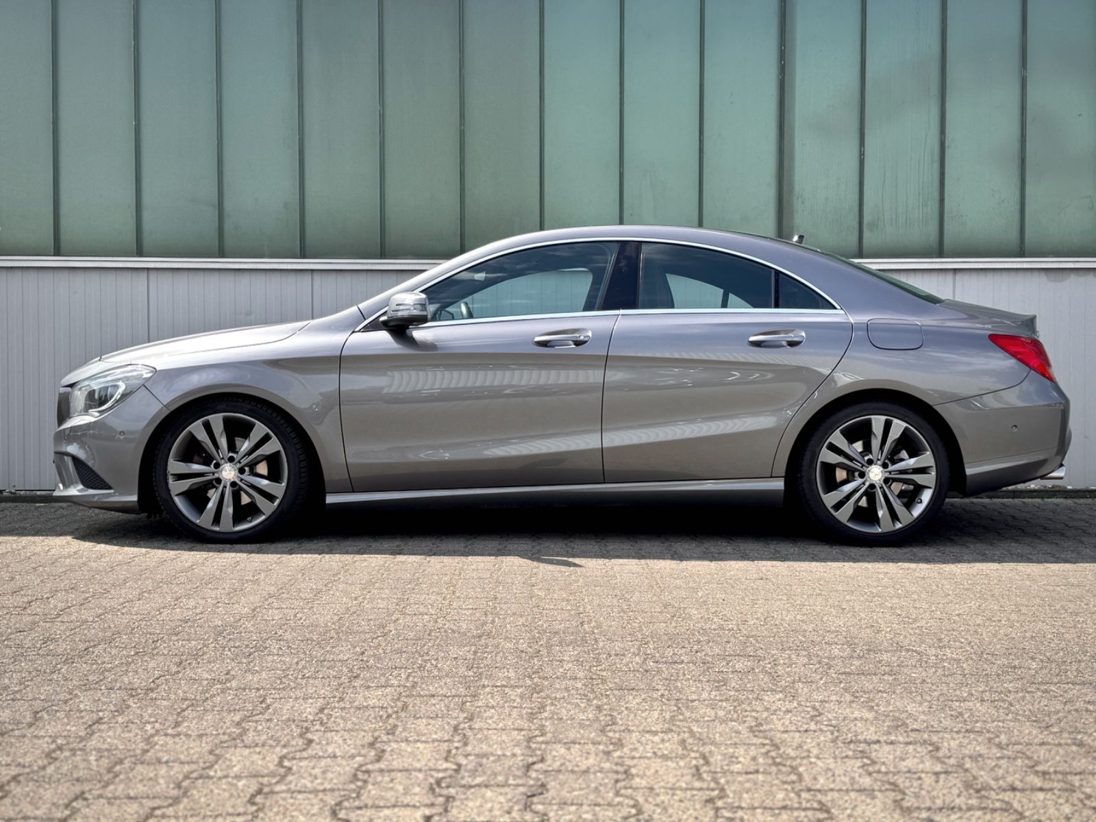 Fahrzeugabbildung Mercedes-Benz CLA 180 Coupe Urban *XENON|NAVI|PDC*