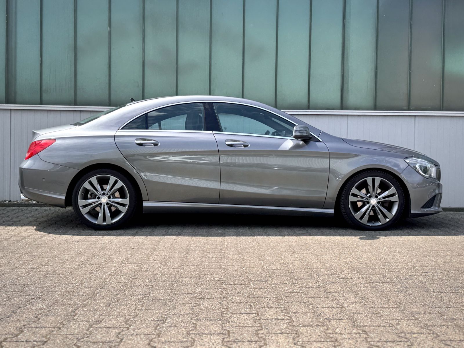 Fahrzeugabbildung Mercedes-Benz CLA 180 Coupe Urban *XENON|NAVI|PDC*