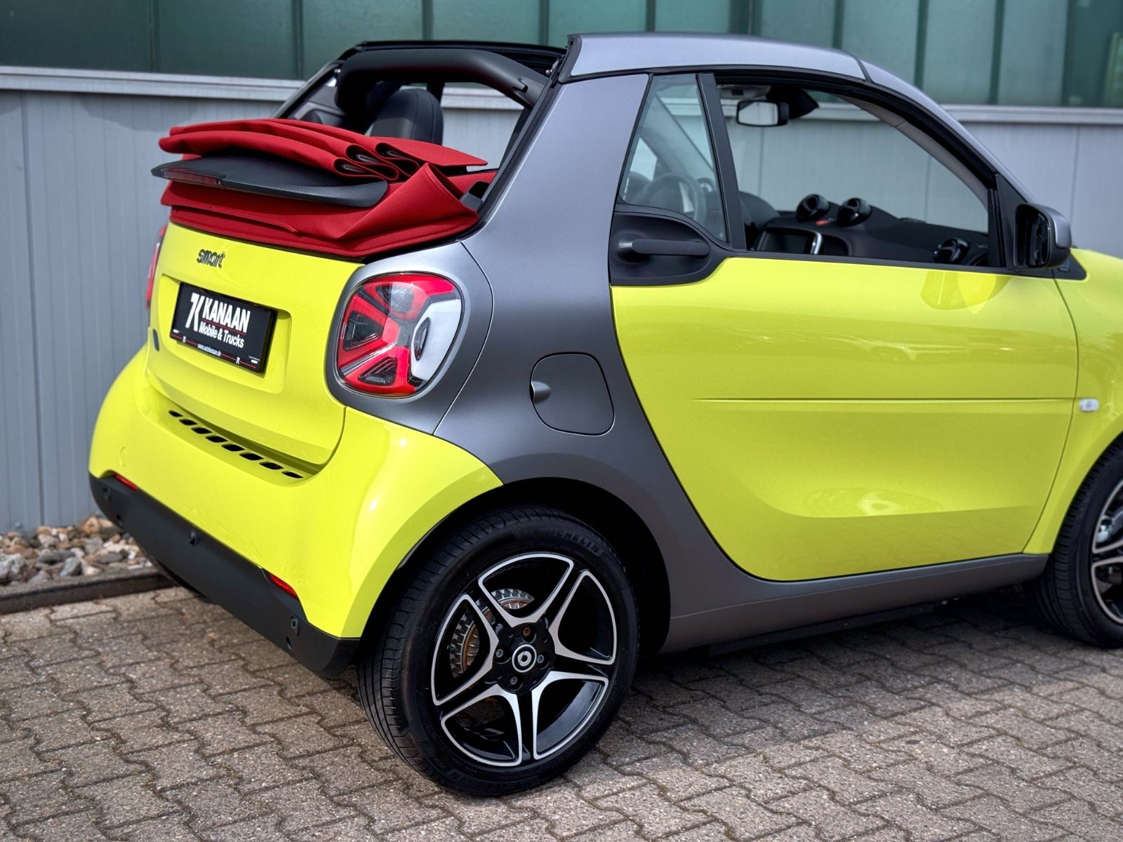 Fahrzeugabbildung Smart ForTwo Cabrio EQ Prime *LED|CAM|CARPLAY*