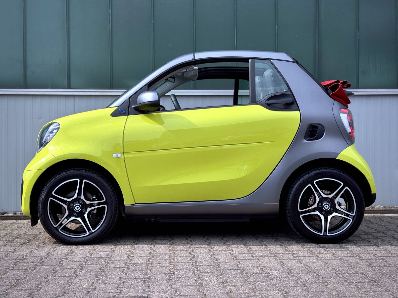 Fahrzeugabbildung Smart ForTwo Cabrio EQ Prime *LED|CAM|CARPLAY*