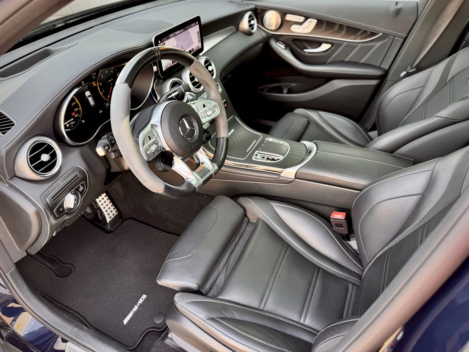 Fahrzeugabbildung Mercedes-Benz GLC 63 S AMG 4MATIC *9G|HEAD-UP|PANORAMA*