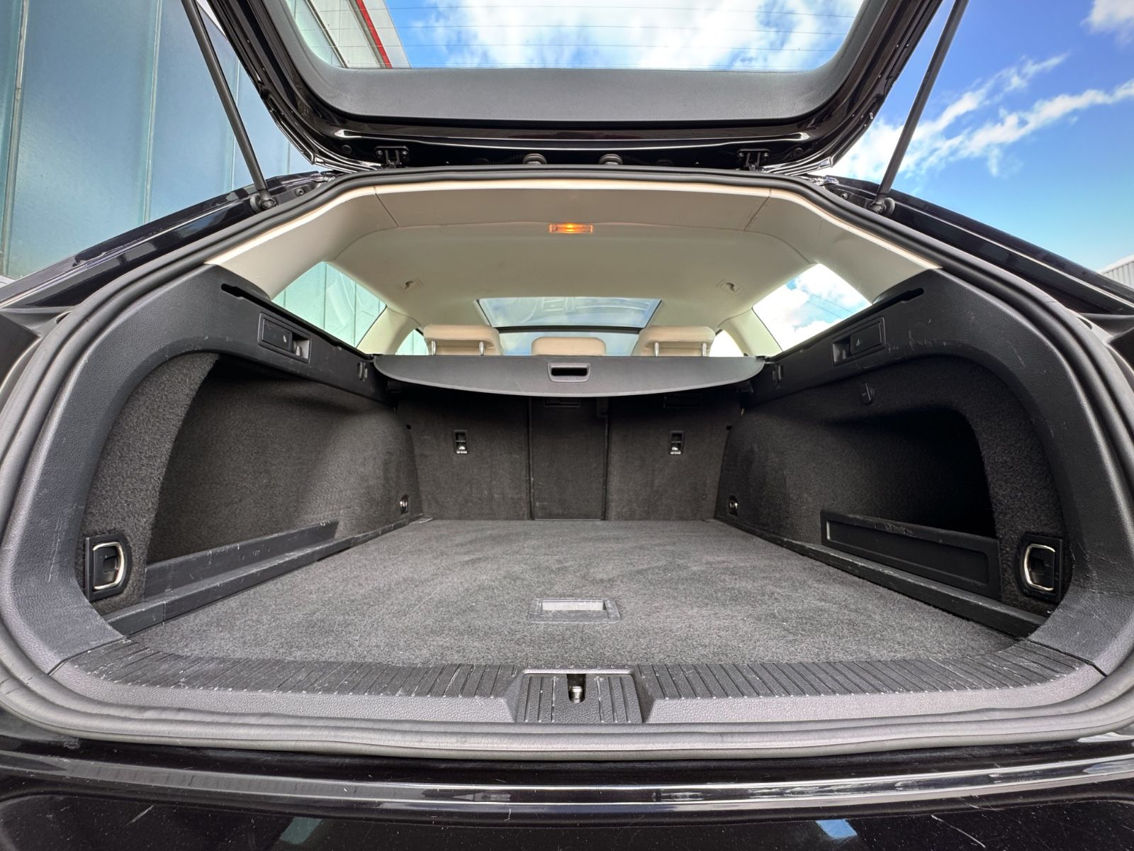 Fahrzeugabbildung Volkswagen Passat 2.0 TDI Comfortline *DSG|PANORAMA|ACC*