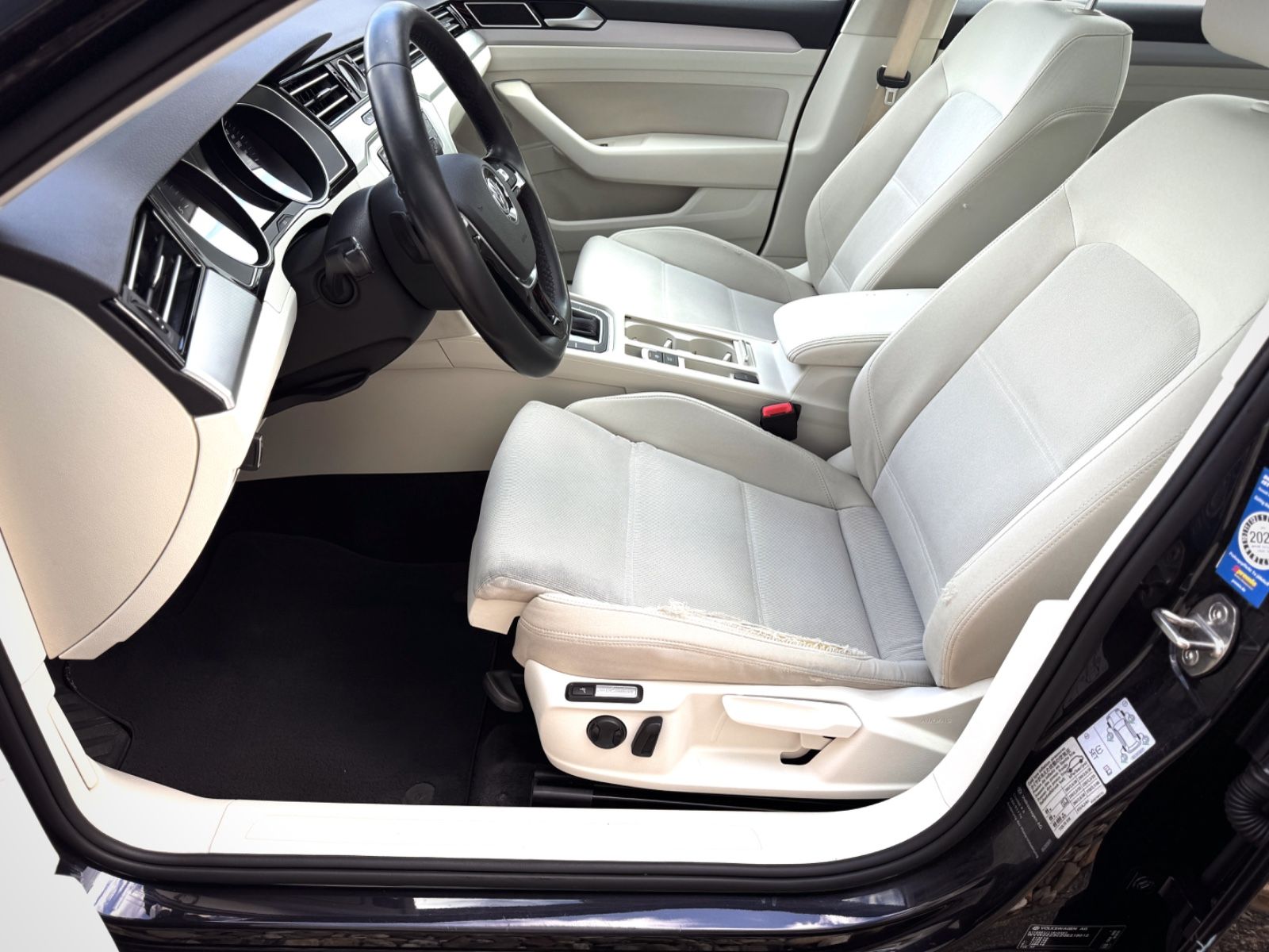 Fahrzeugabbildung Volkswagen Passat 2.0 TDI Comfortline *DSG|PANORAMA|ACC*