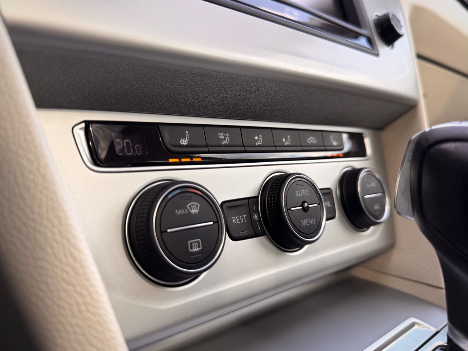 Fahrzeugabbildung Volkswagen Passat 2.0 TDI Comfortline *DSG|PANORAMA|ACC*