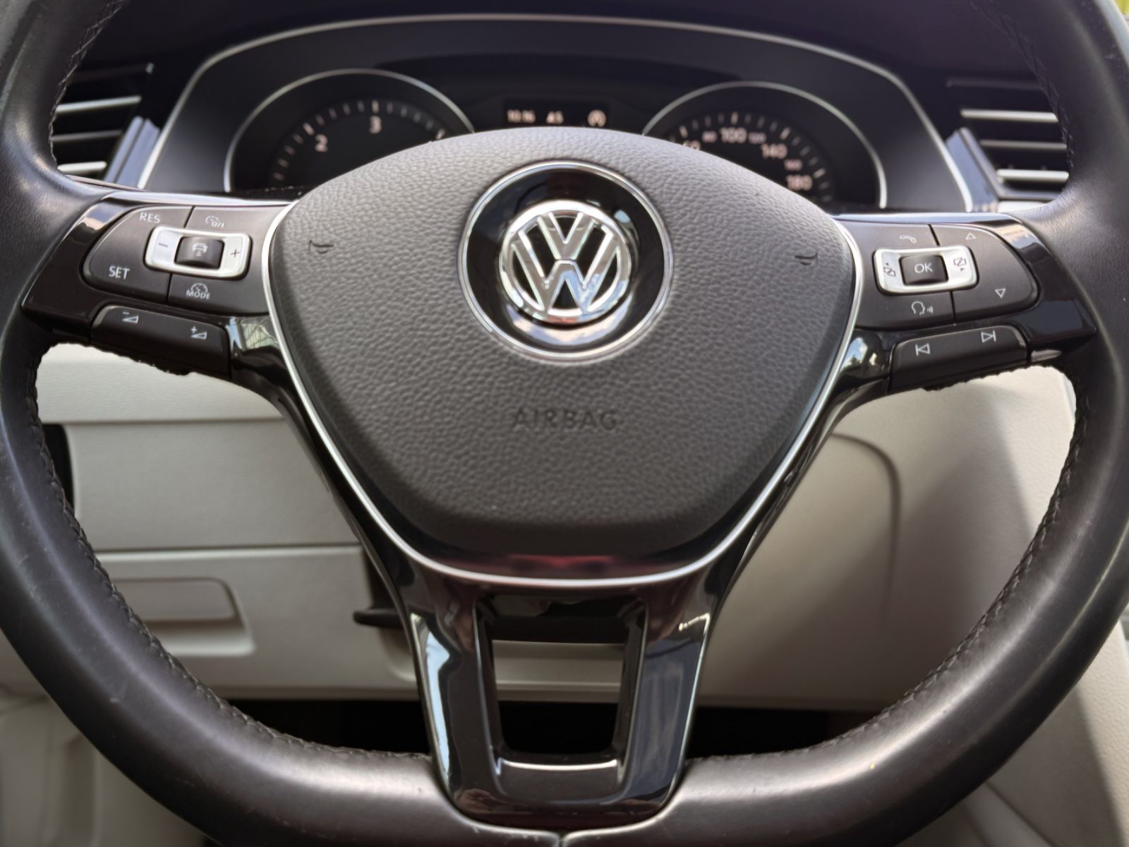 Fahrzeugabbildung Volkswagen Passat 2.0 TDI Comfortline *DSG|PANORAMA|ACC*