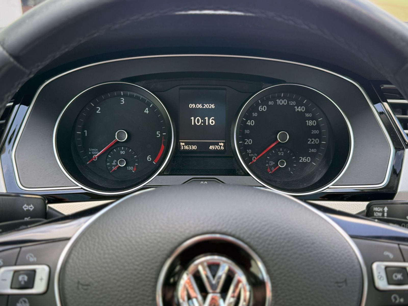 Fahrzeugabbildung Volkswagen Passat 2.0 TDI Comfortline *DSG|PANORAMA|ACC*