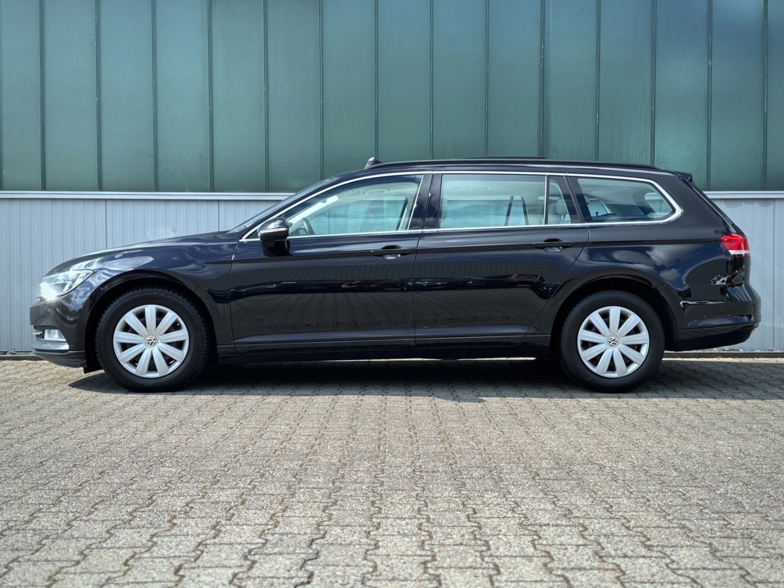 Fahrzeugabbildung Volkswagen Passat 2.0 TDI Comfortline *DSG|PANORAMA|ACC*