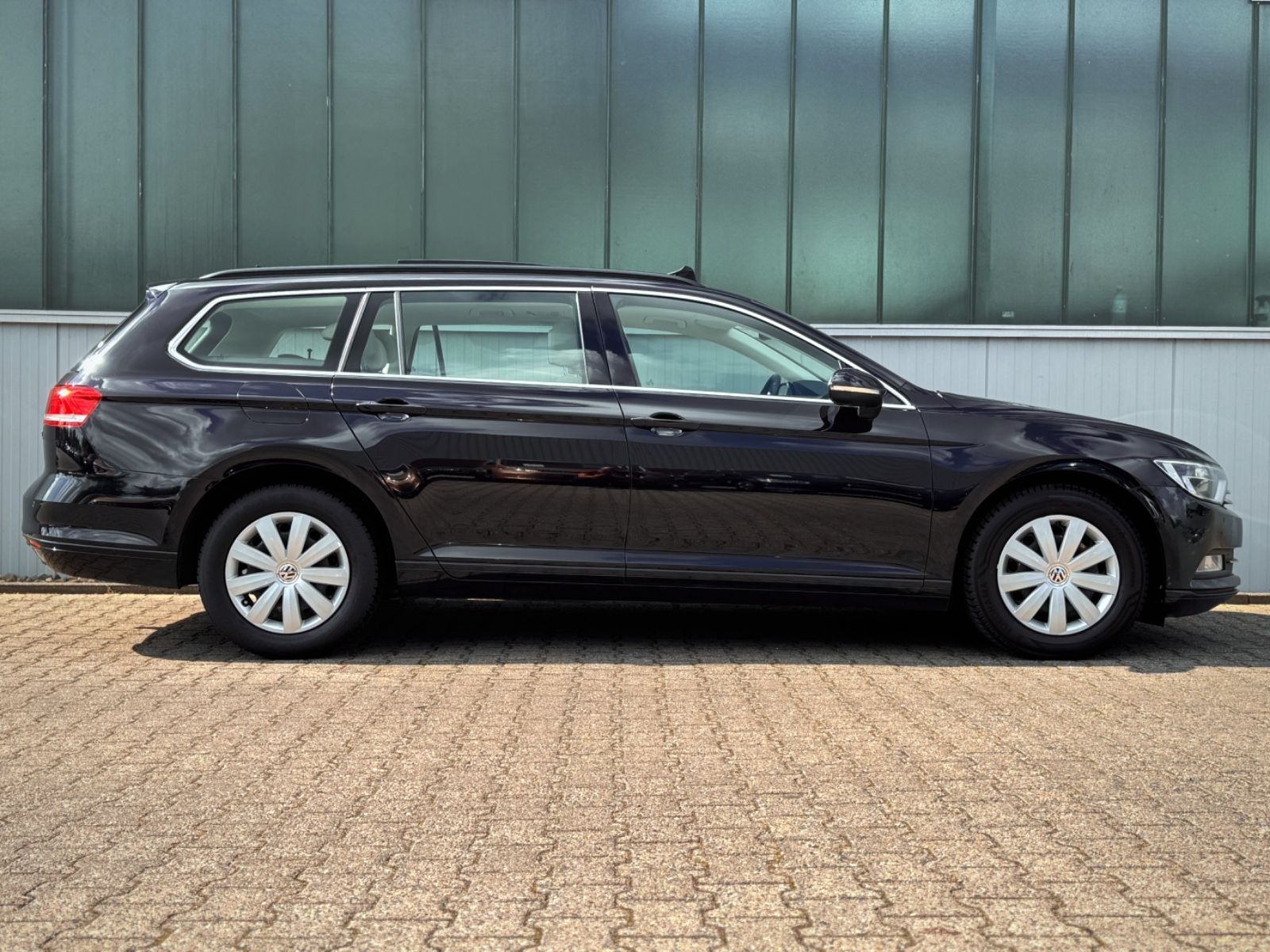 Fahrzeugabbildung Volkswagen Passat 2.0 TDI Comfortline *DSG|PANORAMA|ACC*