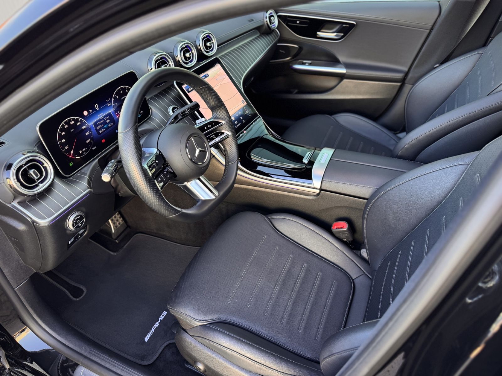 Fahrzeugabbildung Mercedes-Benz C 300 AMG-Line *PANORAMA|LED|CAM*