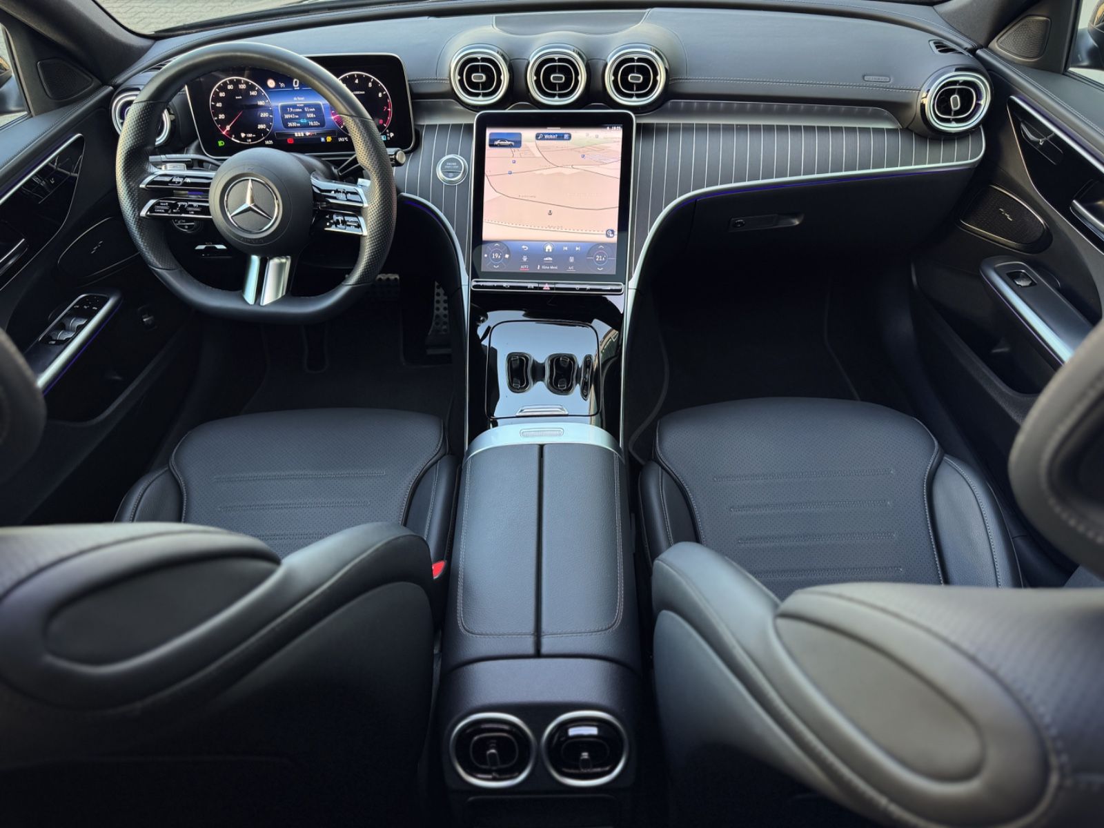 Fahrzeugabbildung Mercedes-Benz C 300 AMG-Line *PANORAMA|LED|CAM*
