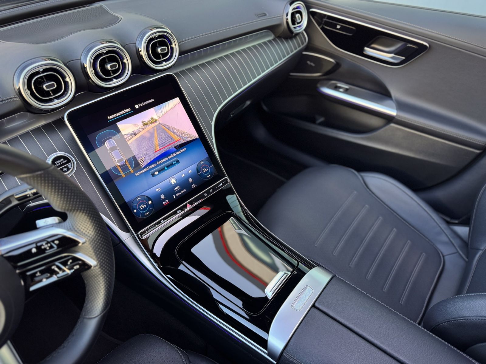 Fahrzeugabbildung Mercedes-Benz C 300 AMG-Line *PANORAMA|LED|CAM*