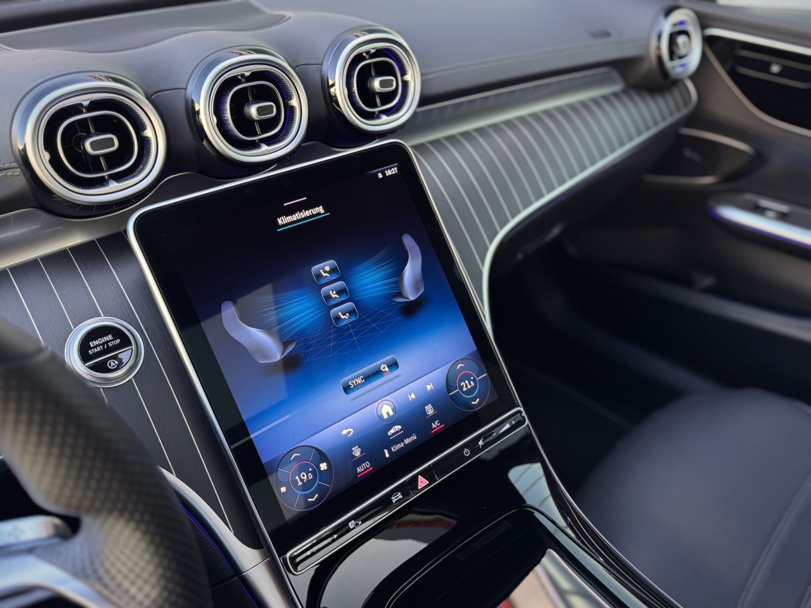 Fahrzeugabbildung Mercedes-Benz C 300 AMG-Line *PANORAMA|LED|CAM*