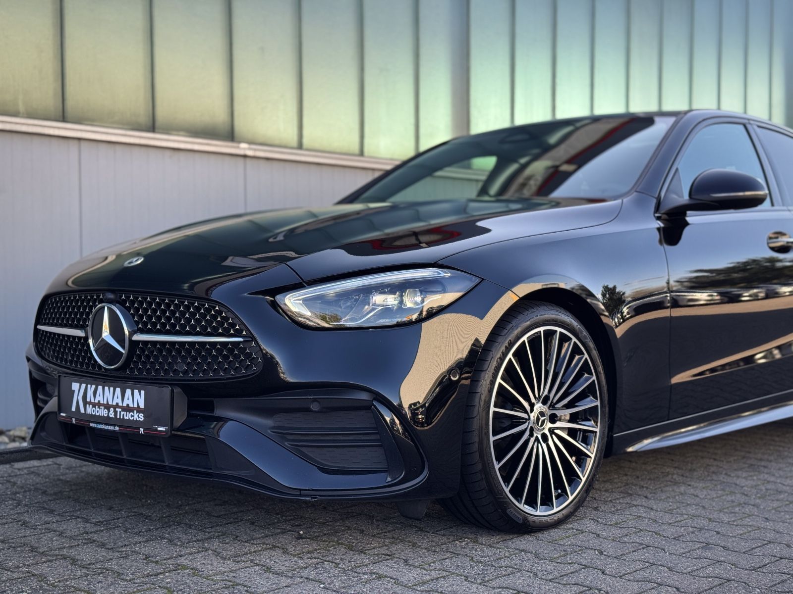 Fahrzeugabbildung Mercedes-Benz C 300 AMG-Line *PANORAMA|LED|CAM*