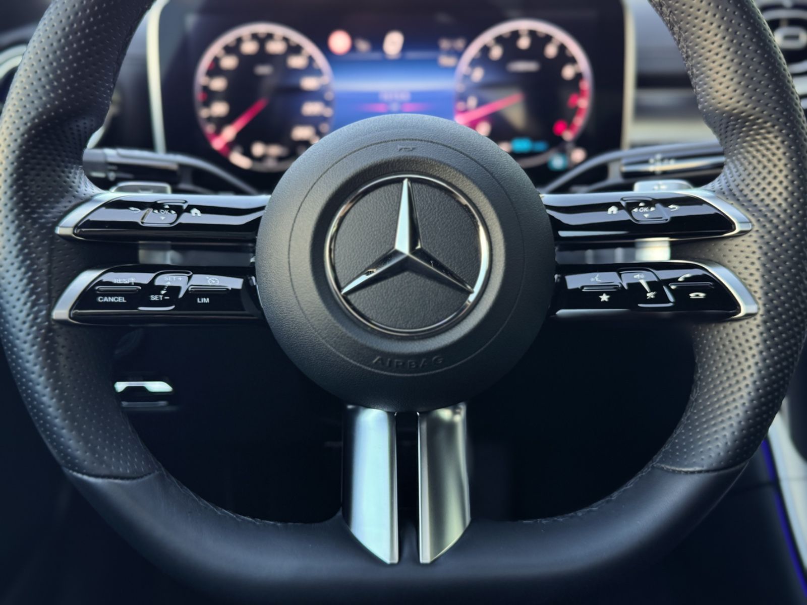 Fahrzeugabbildung Mercedes-Benz C 300 AMG-Line *PANORAMA|LED|CAM*