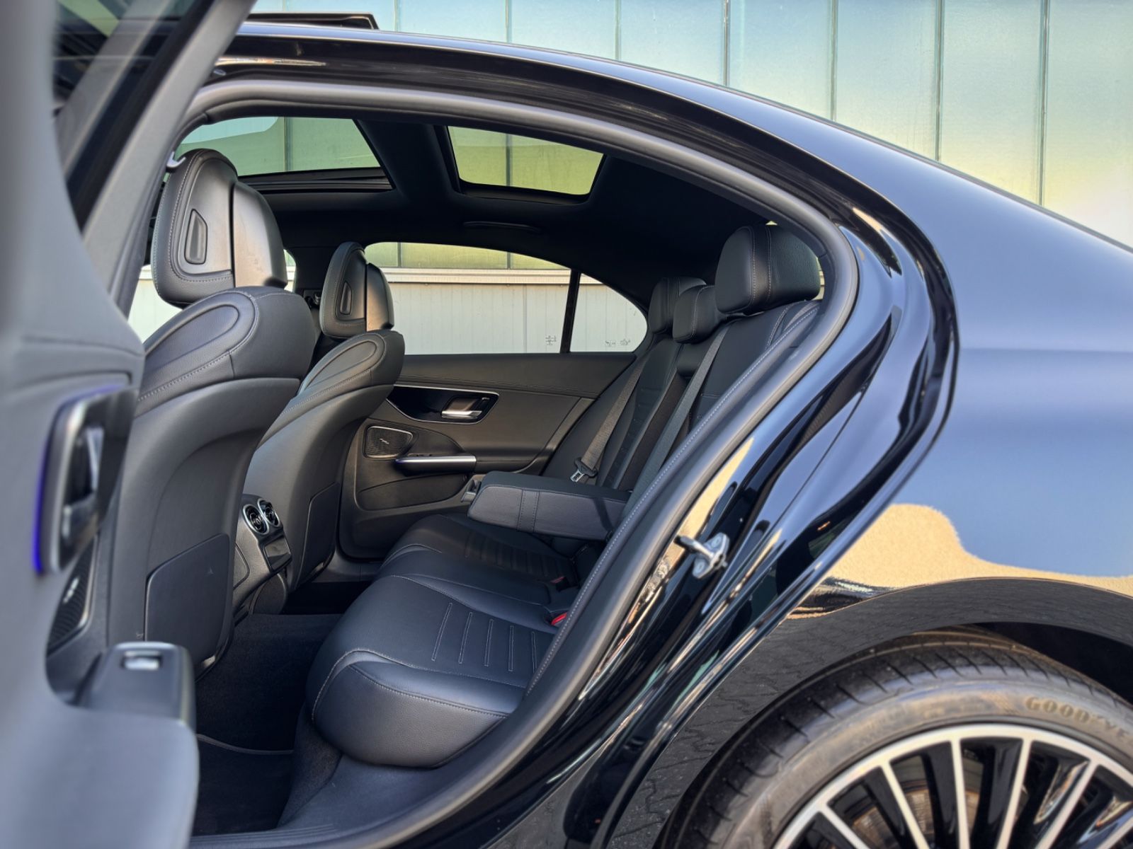 Fahrzeugabbildung Mercedes-Benz C 300 AMG-Line *PANORAMA|LED|CAM*