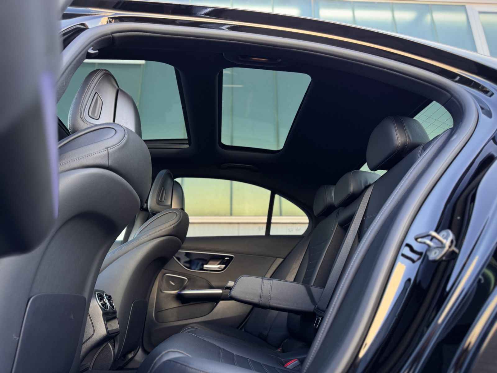 Fahrzeugabbildung Mercedes-Benz C 300 AMG-Line *PANORAMA|LED|CAM*
