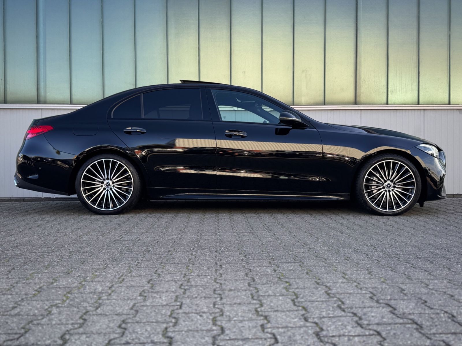 Fahrzeugabbildung Mercedes-Benz C 300 AMG-Line *PANORAMA|LED|CAM*