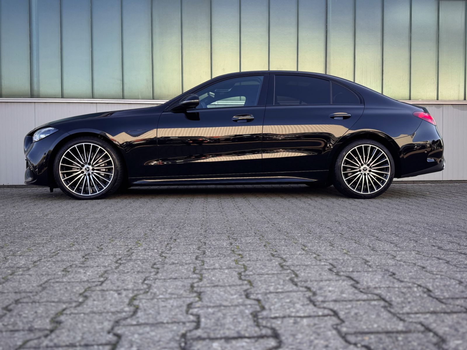 Fahrzeugabbildung Mercedes-Benz C 300 AMG-Line *PANORAMA|LED|CAM*