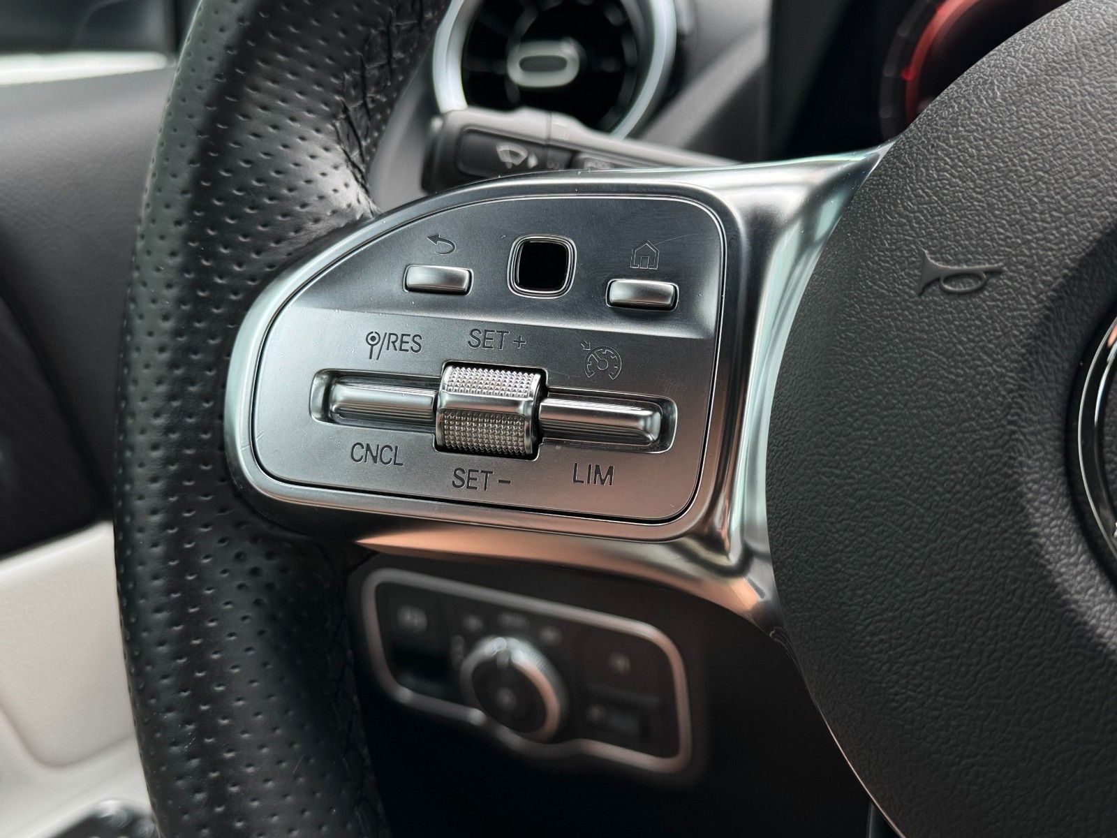 Fahrzeugabbildung Mercedes-Benz B 250e AMG-Line *LED|NAVI|CAM*