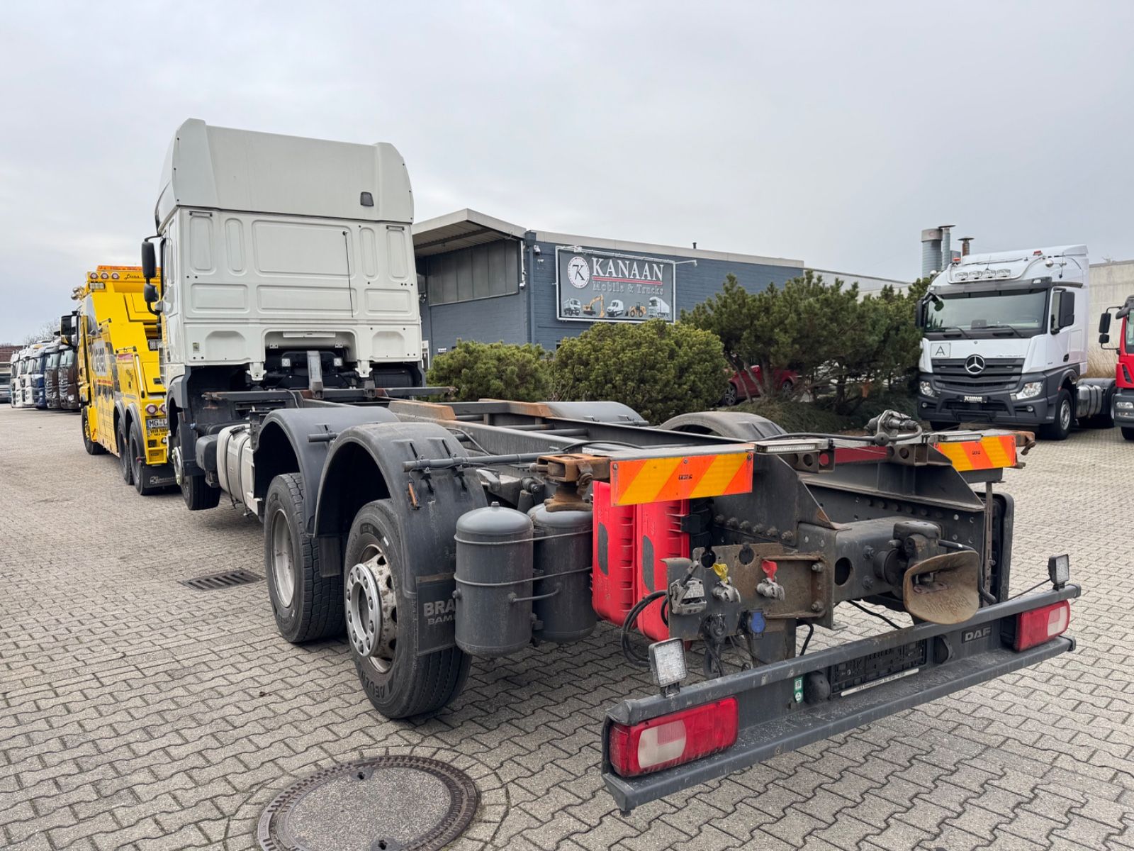 Fahrzeugabbildung DAF DAF XF 480 6X2 SSC Retarder 2xTanks Lift