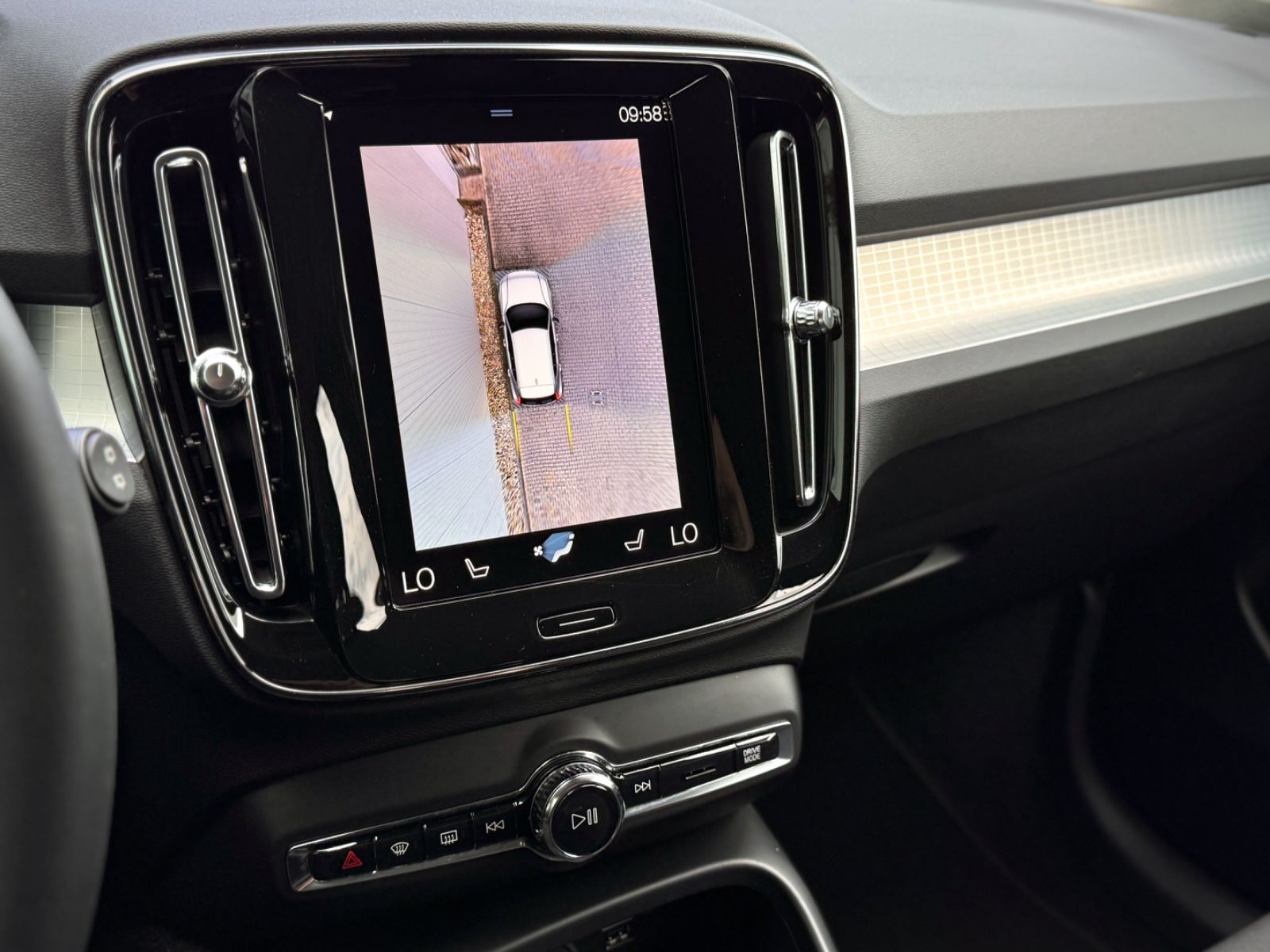 Fahrzeugabbildung Volvo XC40 1.5T4 Plug-In Hybid Inscription Expression