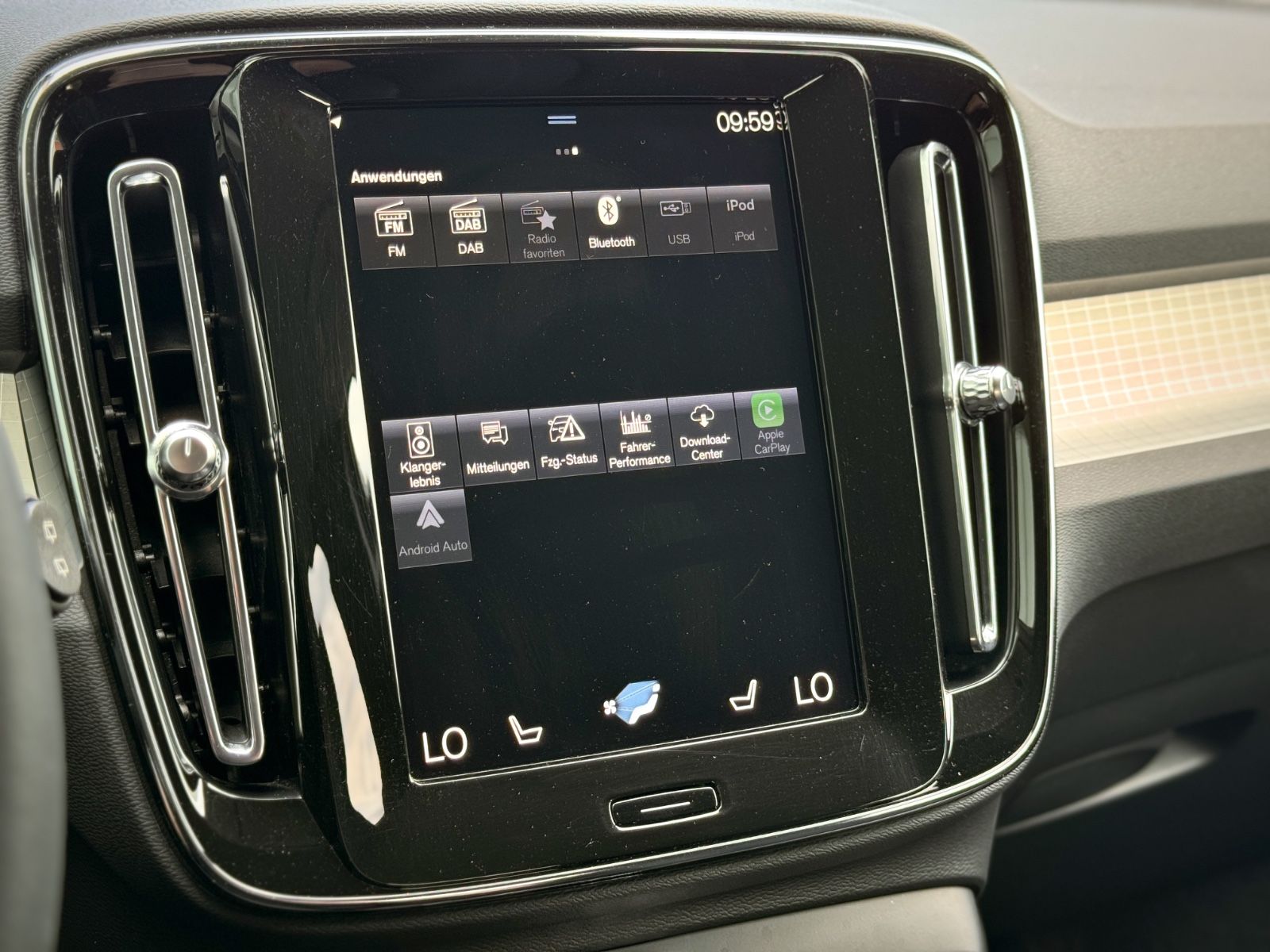 Fahrzeugabbildung Volvo XC40 1.5T4 Plug-In Hybid Inscription Expression