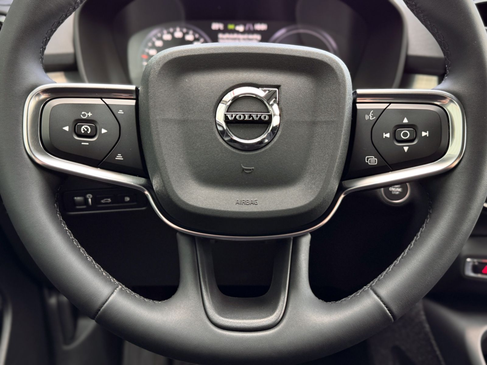 Fahrzeugabbildung Volvo XC40 1.5T4 Plug-In Hybid Inscription Expression