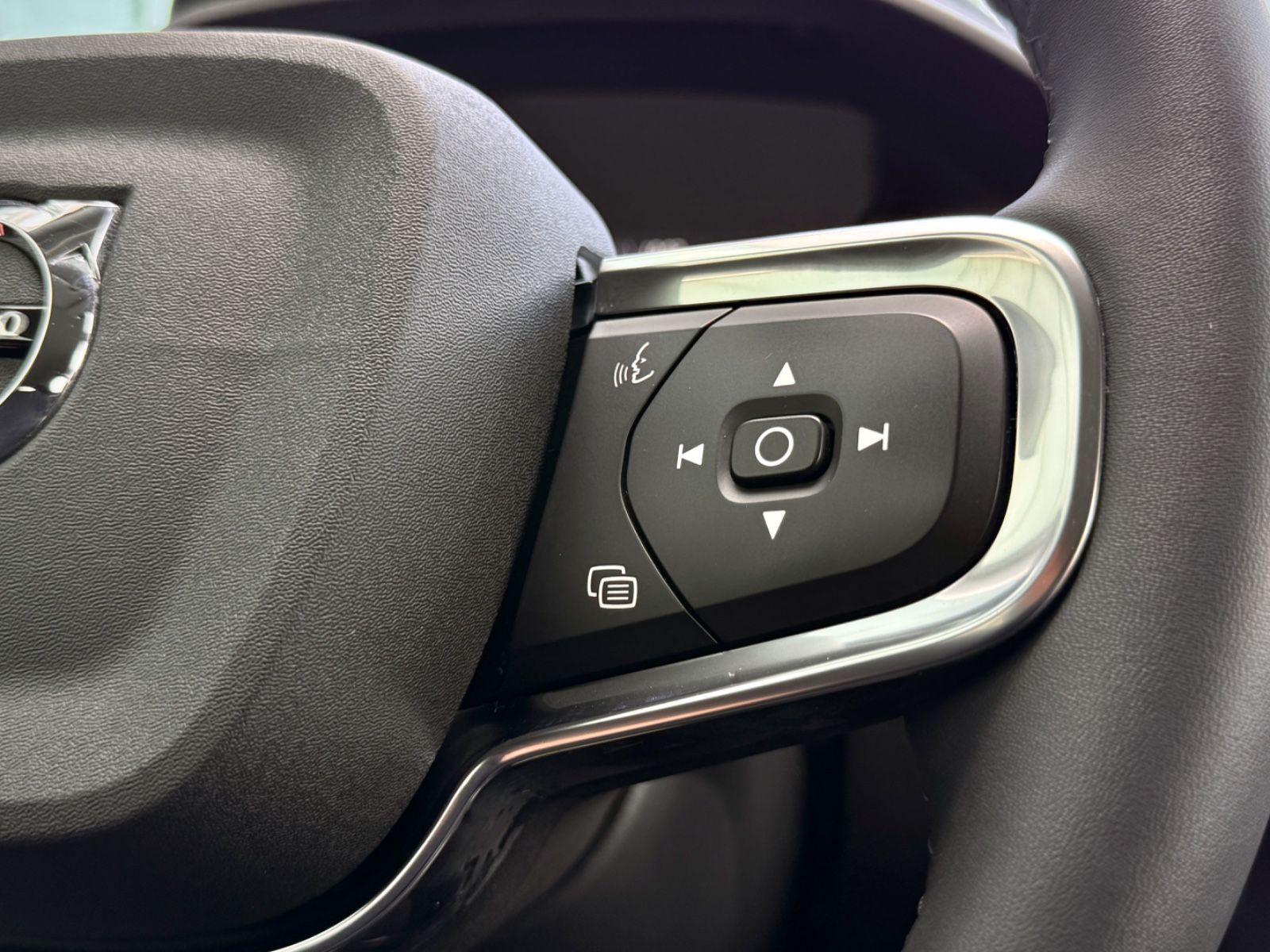 Fahrzeugabbildung Volvo XC40 1.5T4 Plug-In Hybid Inscription Expression