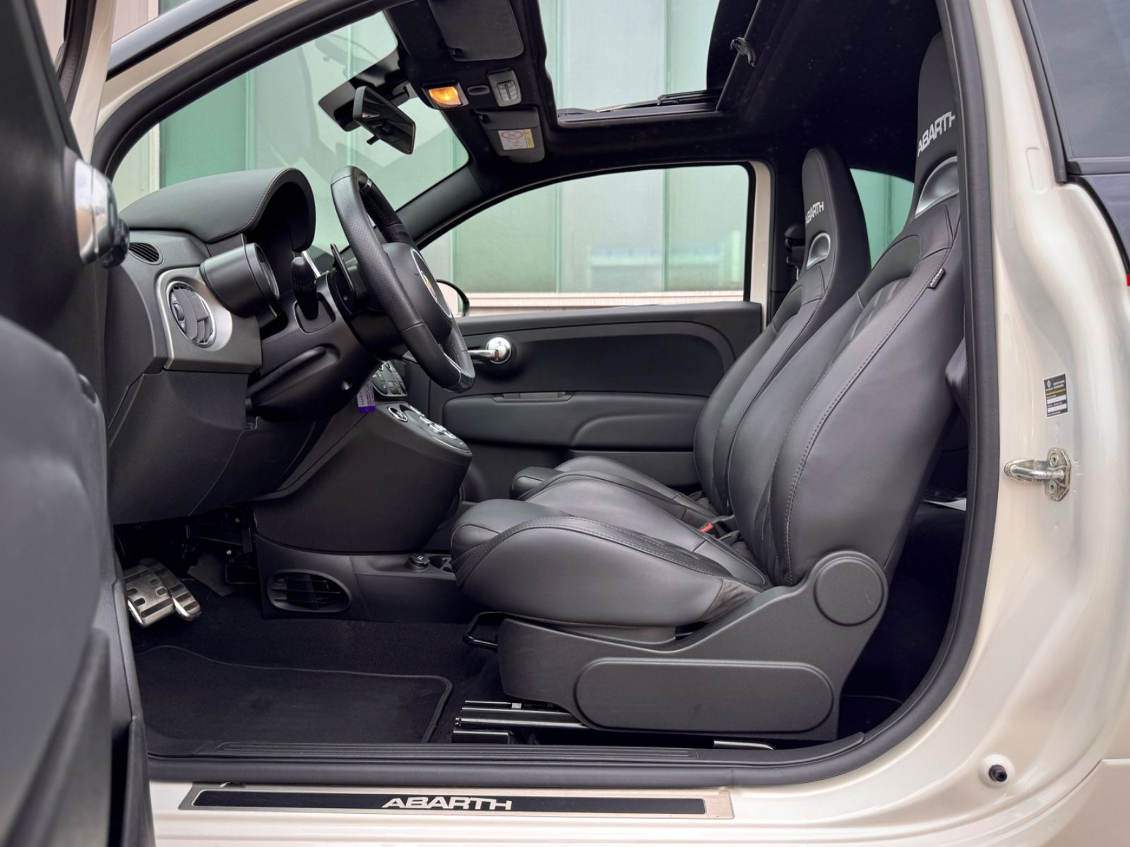 Fahrzeugabbildung Fiat Abarth 595 Turismo Dualogic *XENON|PANORAMA|PDC*