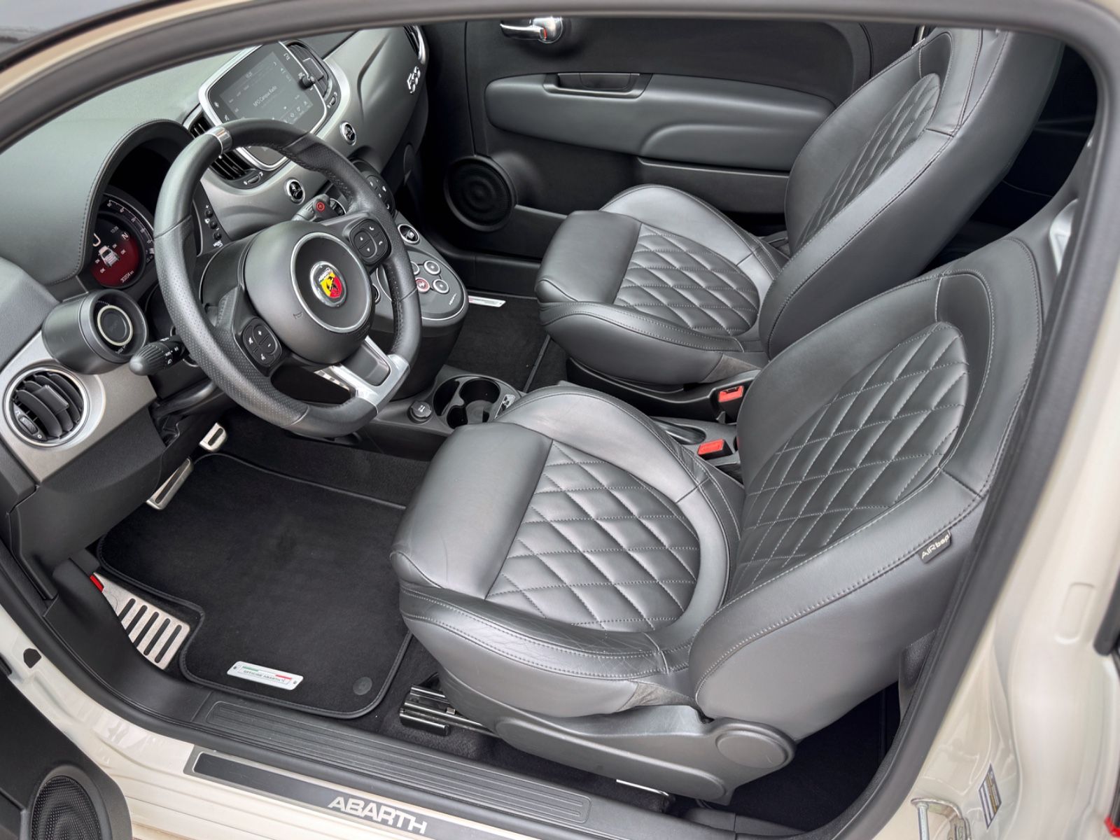 Fahrzeugabbildung Fiat Abarth 595 Turismo Dualogic *XENON|PANORAMA|PDC*