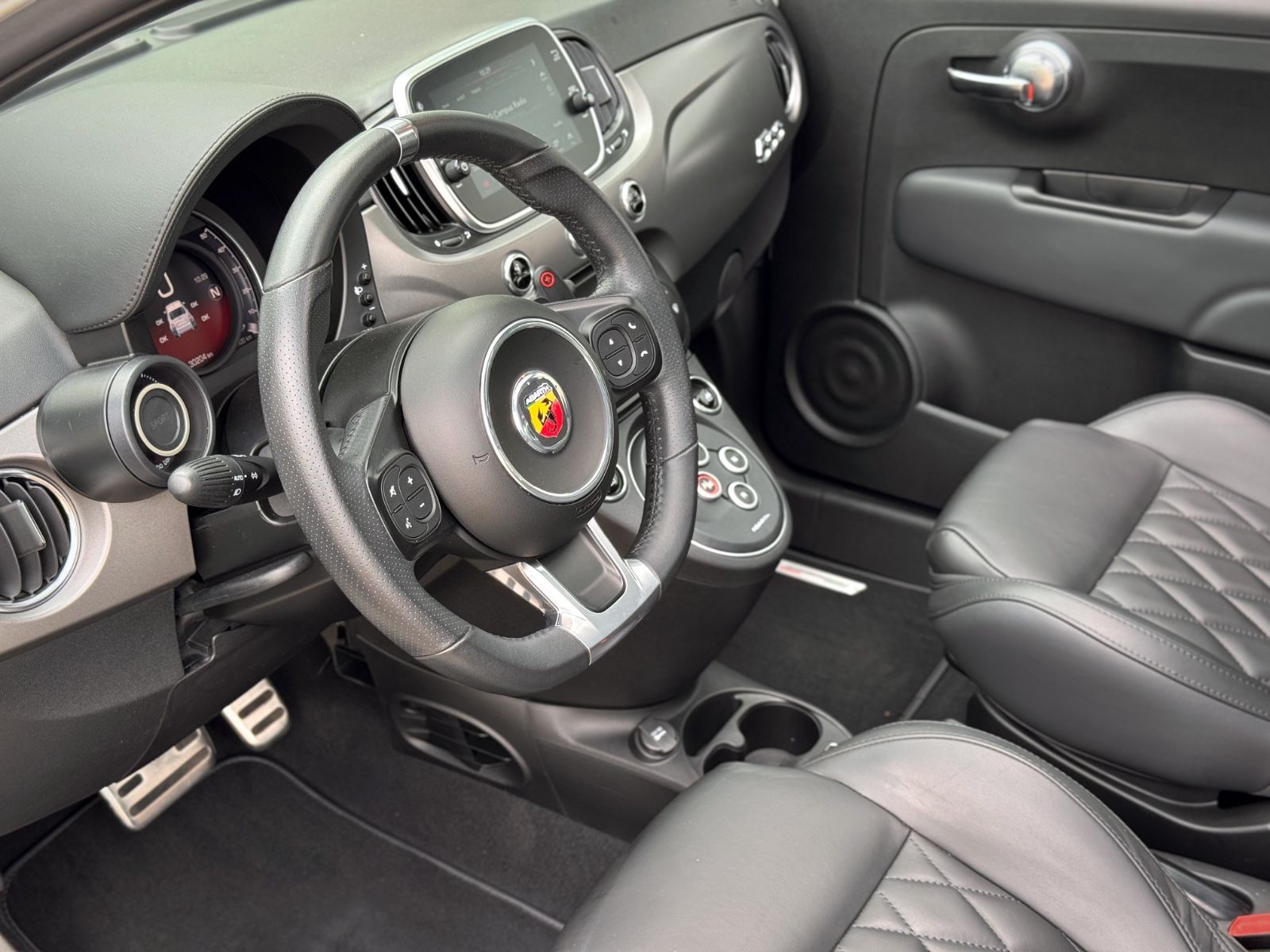 Fahrzeugabbildung Fiat Abarth 595 Turismo Dualogic *XENON|PANORAMA|PDC*