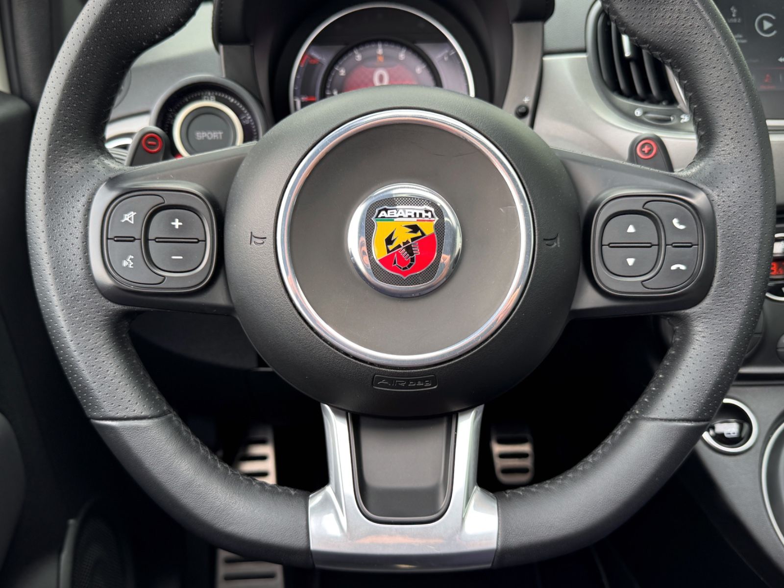 Fahrzeugabbildung Fiat Abarth 595 Turismo Dualogic *XENON|PANORAMA|PDC*