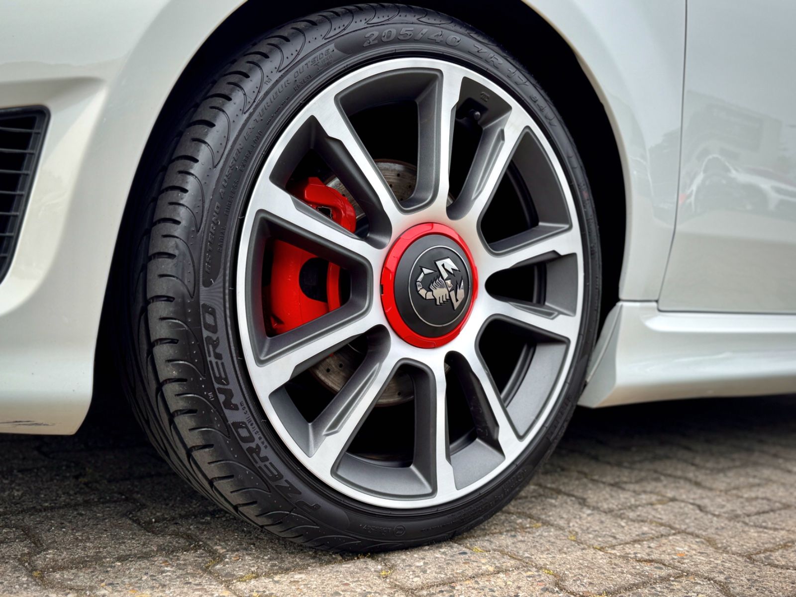 Fahrzeugabbildung Fiat Abarth 595 Turismo Dualogic *XENON|PANORAMA|PDC*